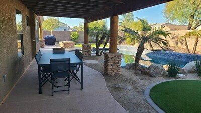 House 4 bedrooms, with pool