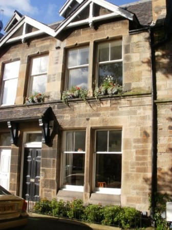 @todoptHouse 4 bedrooms, @todoptwith gym