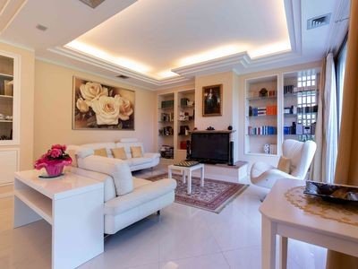 Villa 5 camere, con idromassaggio