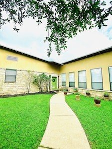 House 3 bedrooms, with garden