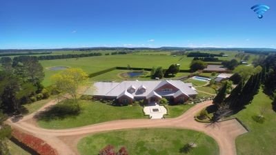 House 6 bedrooms, with pool