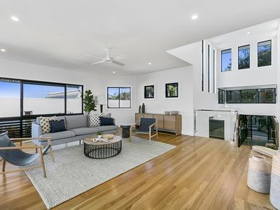 House 5 bedrooms, with pool