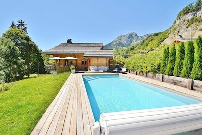 Chalet de luxe traditionnel, 5 chambres, avec piscine