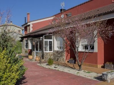 Casa 5 habitaciones, con jardín