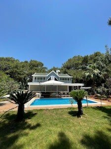 Villa 6 bedrooms, with pool