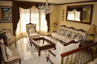 House 6 bedrooms, with pool