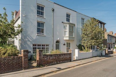 House 4 bedrooms, with garden