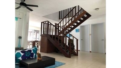 House 4 bedrooms, with pool