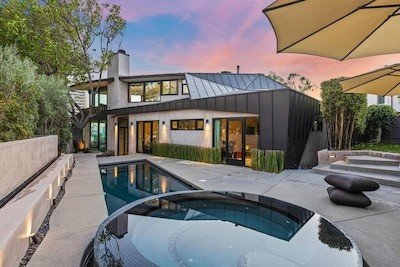 House 4 bedrooms, with jacuzzi