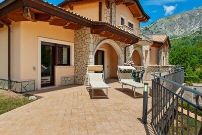 Casa 3 camere, con giardino