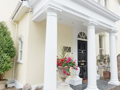 House 4 bedrooms, with pool