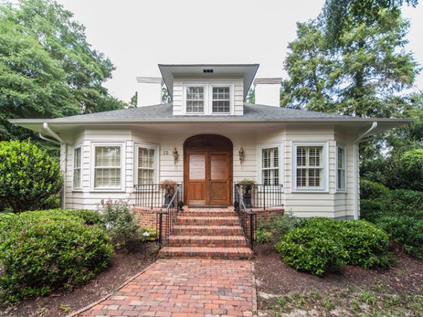 House 4 bedrooms, with pool