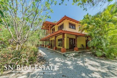 House 4 bedrooms, with pool