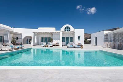 Bed and breakfast 1 bedroom, with pool