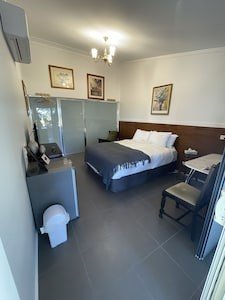 Bed and breakfast 1 bedroom, with pool