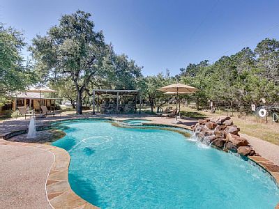 House 6 bedrooms, with jacuzzi