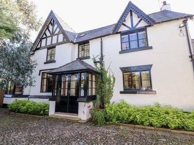 House 5 bedrooms, with jacuzzi