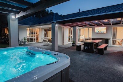 House 5 bedrooms, with jacuzzi