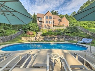 House 6 bedrooms, with pool