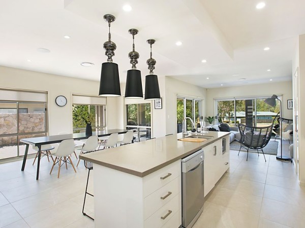 House 4 bedrooms, with pool