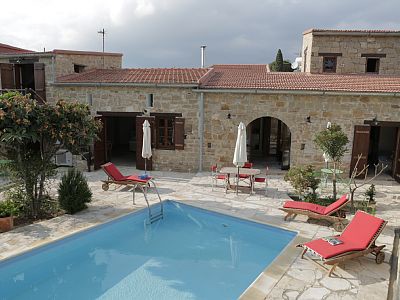 Bed and breakfast 3 bedrooms, with pool