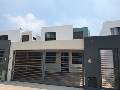 Casa 3 habitaciones, con aire acondicionado