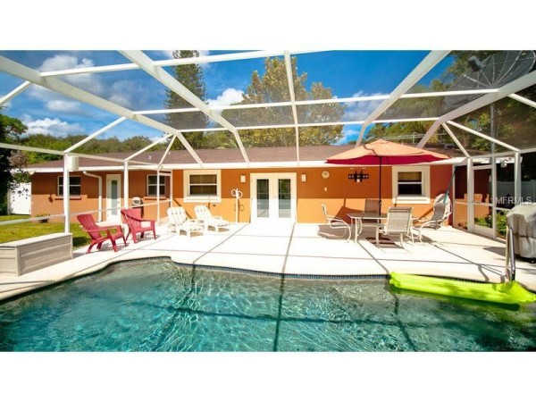 House 3 bedrooms, with pool