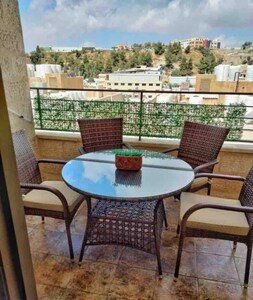 Wohnung 3 Schlafzimmer, mit Garten