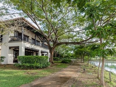 House 3 bedrooms, with pool