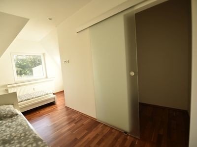 Wohnung 4 Schlafzimmer, mit Garten