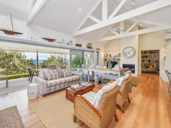 House 4 bedrooms, with pool