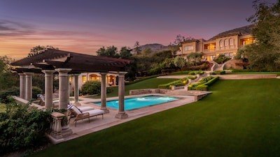 House 5 bedrooms, with pool