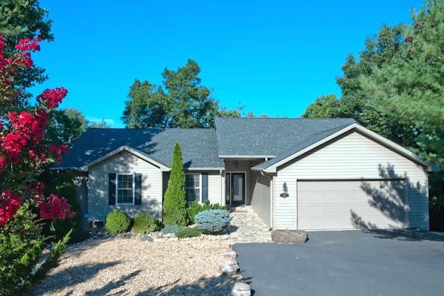 House 5 bedrooms, with pool