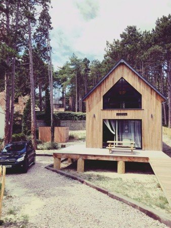 Maison en bois 2 chambres, avec jardin