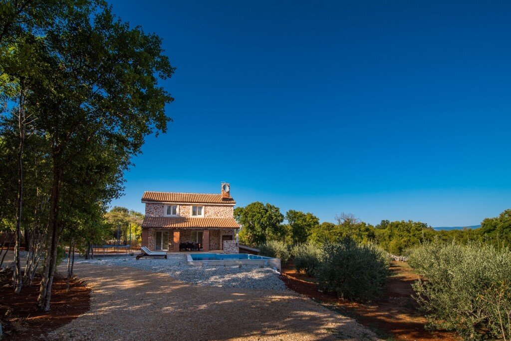 Casa 3 camere, con giardino