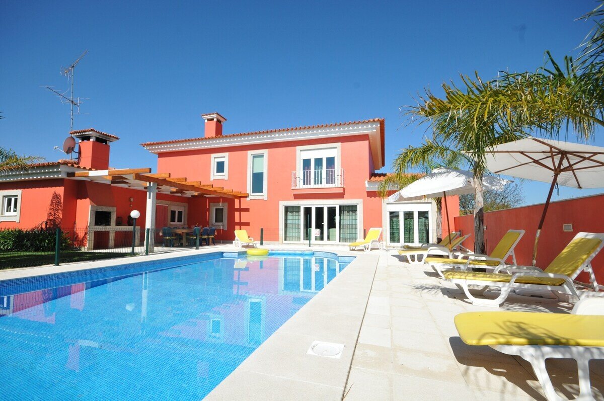 Villa 5 habitaciones, con jardín