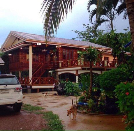 Room 8 guests, with garden