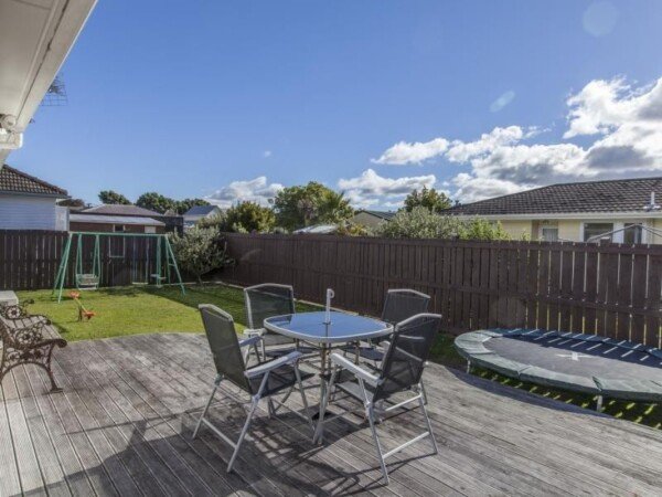 Room 3 guests, with garden