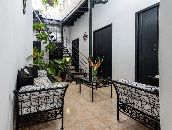 Room 15 guests, with garden