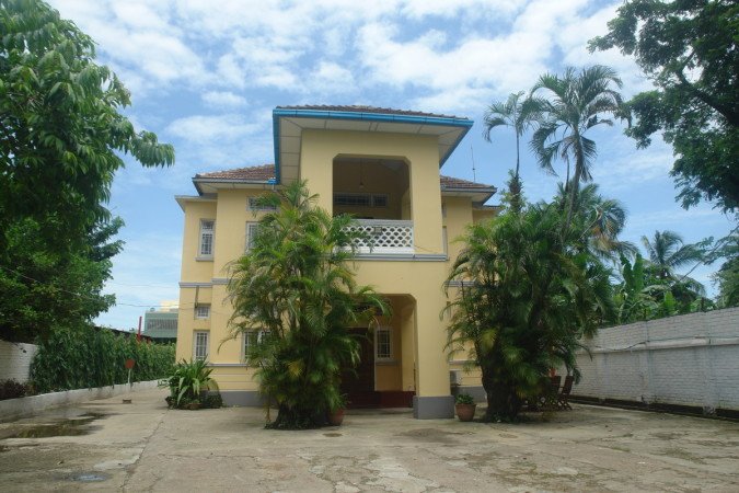Room 2 guests, with garden
