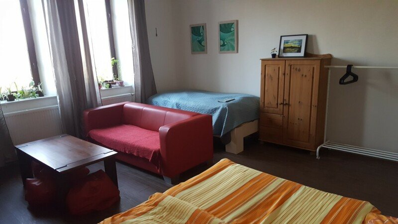 Room 4 guests, with garden