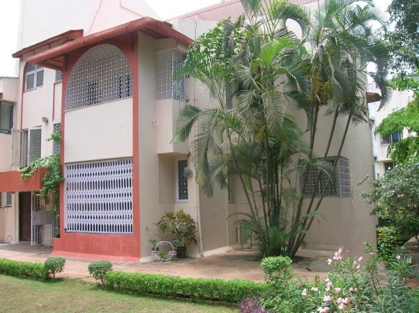 Room 3 guests, with garden