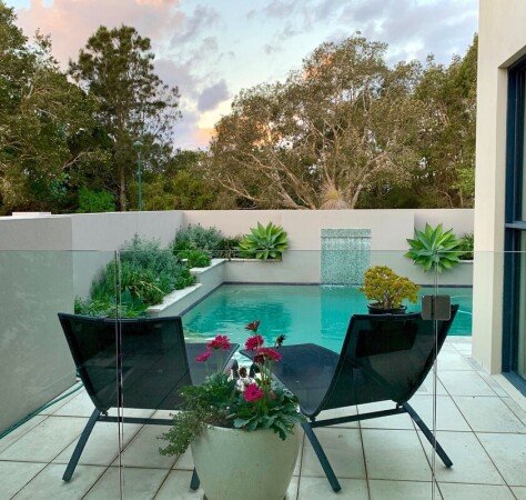 Room 1 guest, with pool