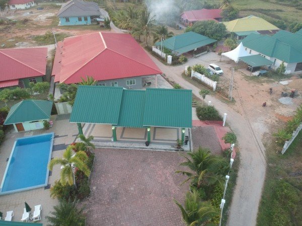 Room 4 guests, with pool