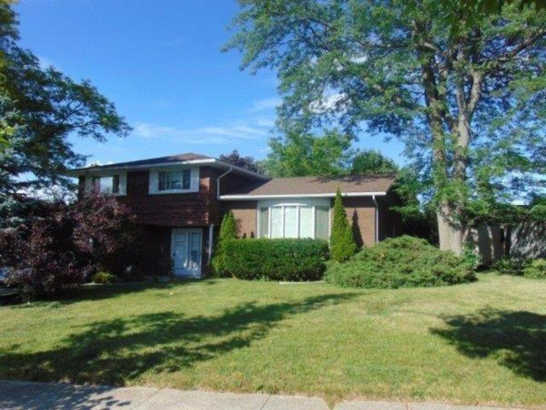 Room 2 guests, with garden