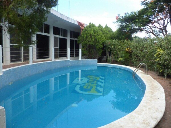 Chambre 9 voyageurs, avec piscine