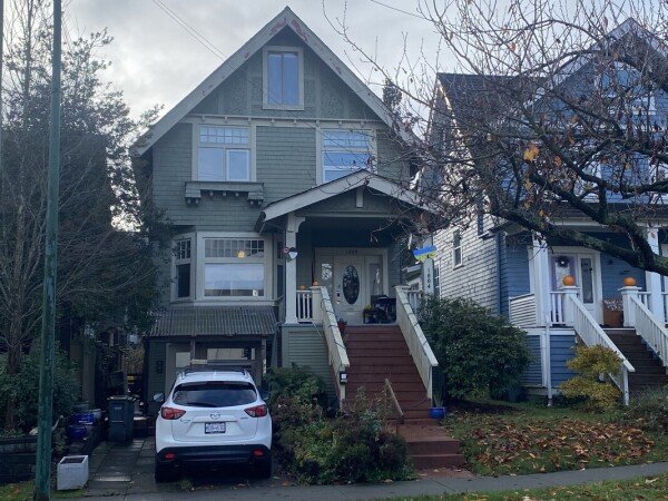 Room 2 guests, with garden