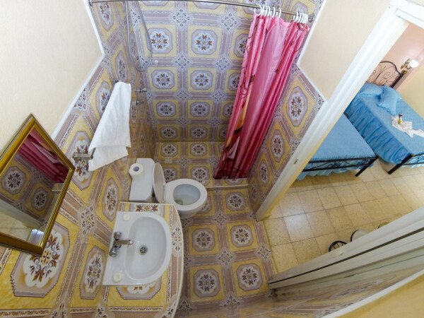 Chambre moderne, 4 voyageurs, avec jardin