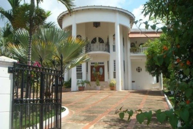 Room 6 guests, with garden