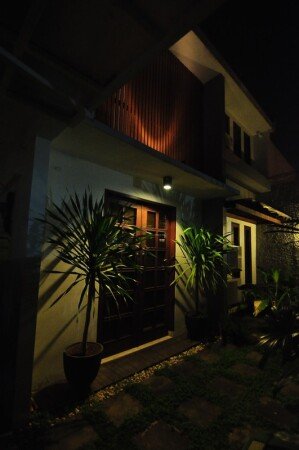 Room 2 guests, with garden